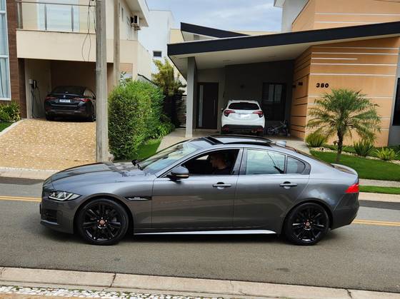 JAGUAR XE 2.0 16V INGENIUM P250 GASOLINA R-SPORT 4P AUTOMÁTICO